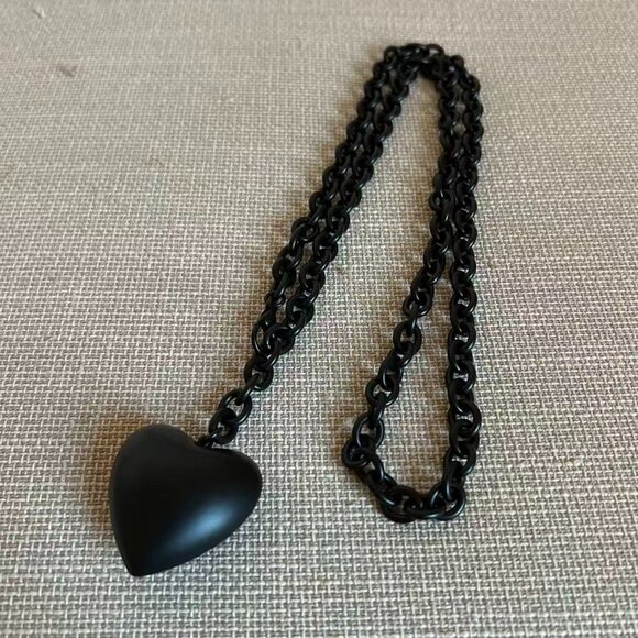 BEST Roxanne Assoulin The Puffy Heart Necklace Black Noir - Picture 3 of 4